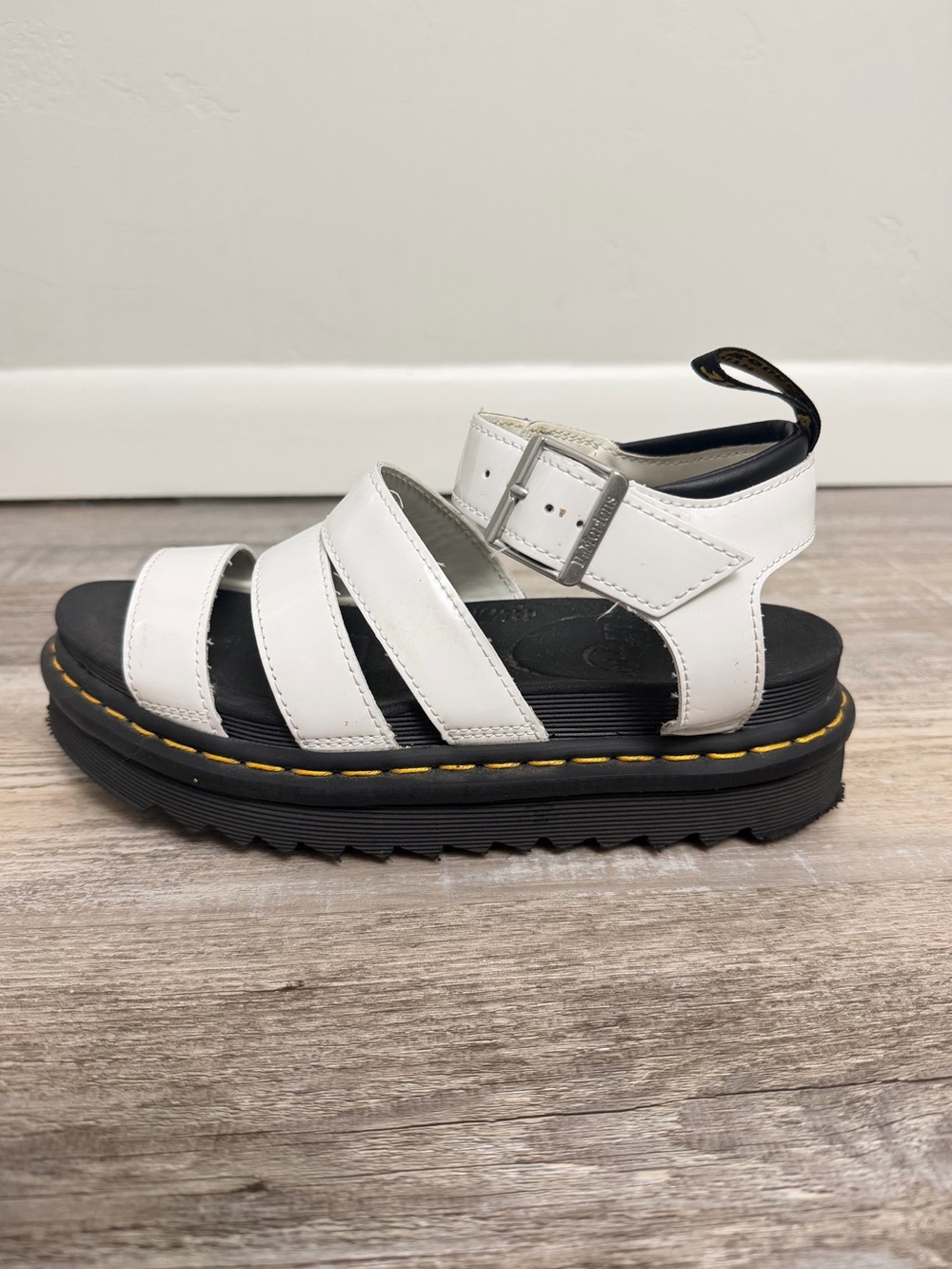Dr. Martens Women’s Blaire Sandals in White, size 7 like NEW